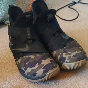 Nike Lebron Soldier